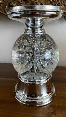 Bed & Body Works Snowflake Musical 3 Wick Candle Holder